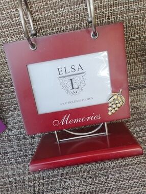 ELSA 4 X6 Red Photo Frame with Gold Grape Accent